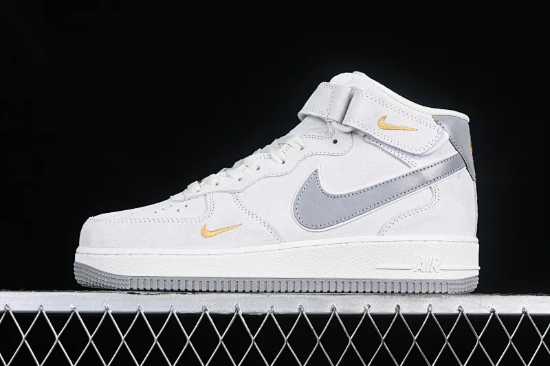All categories Nk Air Force 1 Air Force series Nk Air Force 1 Mid Air Force mid-top Nk Air Force 1'07 Mid small hook gray suede Air Force One mid-top casual sneakers KG3031-012